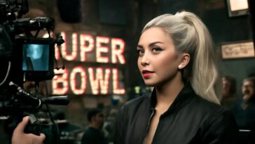 Popstar surpreende casal LGBTQIA+ ao filmar em estúdio artesanal entre shows em Seattle, EUA