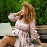 A diva retorna com um bob volumoso que equilibra força e feminilidade, conquistando fãs LGBTQIA+ com estilo e atitude