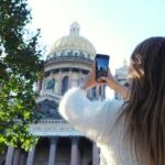 Fãs LGBTQIA+ aguardam ansiosos a próxima turnê e novidades da icônica artista em um ano cheio de possibilidades