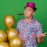 Cantor porto-riquenho aproveita festas e praias do Rio de Janeiro em clima de renovação e alegria