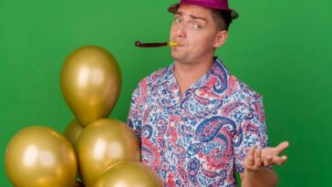 Cantor porto-riquenho aproveita festas e praias do Rio de Janeiro em clima de renovação e alegria