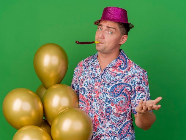 Cantor porto-riquenho aproveita festas e praias do Rio de Janeiro em clima de renovação e alegria