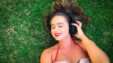 Popstar relaxa após megadeal milionário que marca novo capítulo em sua carreira