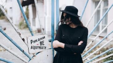 Estrela pop mostra sua força e estilo mesmo após incidente no desfile do parceiro em Nova York