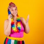 Grupo sul-coreano emociona fãs brasileiros ao participar do bloco de Pabllo no Carnaval paulistano