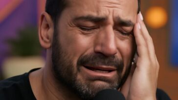 Ex-participante expõe preconceito sofrido em sua cidade após beijo gay no reality