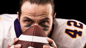 Lutador da UFC critica show do Super Bowl e usa insulto homofóbico contra artista porto-riquenho