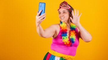 Cantora se posiciona nas redes sociais contra avaliação da escola de samba e reacende discussões sobre o julgamento do Carnaval