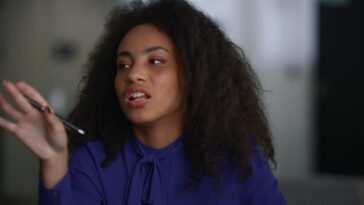 Vídeo viral denuncia dispensa de gerente de longa data após cirurgia e levanta debate sobre condições de trabalho