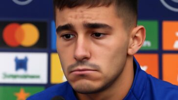 Jogador do Benfica se defende e levanta debate sobre punições a ofensas homofóbicas e racistas no futebol europeu