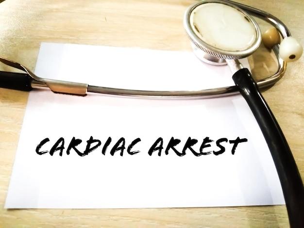 Cantor se emociona ao revelar que corpo ainda não está pronto para voltar aos palcos