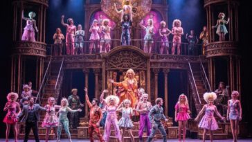 Peça inovadora encanta o público LGBTQIA+ ao unir arte, identidade e emoção no palco