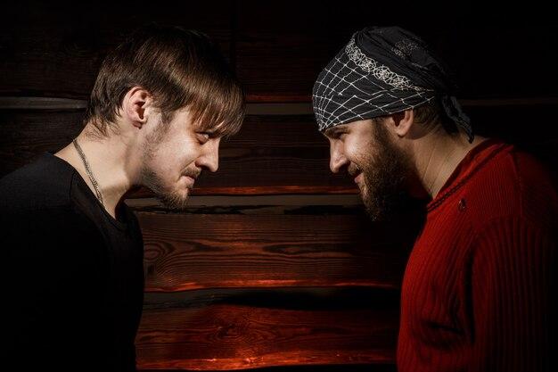 Ator admite medo e problemas pessoais após prisão por agressões com ofensas homofóbicas em Nova Orleans, EUA