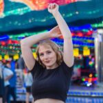 Cantora leva a energia do pop latino para o festival alemão e amplia representatividade LGBTQIA+ na cena internacional