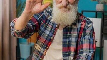 Ícone da TV brasileira retorna em programa digital e afirma: ‘A idade não vai me fazer parar’