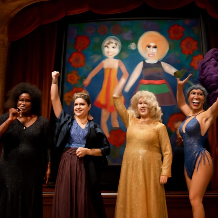 Espetáculo gratuito une música, teatro e dança em homenagem à diversidade e cultura queer