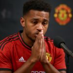 Meio-campista Jack Fletcher reconhece erro e reforça compromisso contra discriminação