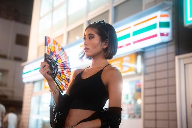 Rumores indicam que Lady Gaga prepara álbum e turnê impactantes para 2026, com shows que celebram sua jornada e comunidade queer