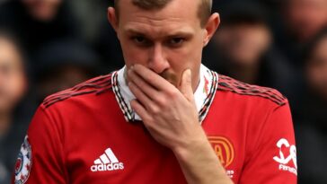 Meio-campista do Manchester United reconhece erro e segue em programas de inclusão da FA