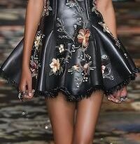 A rainha pop desafia o tempo e inspira a comunidade LGBTQIA+ com um look ousado e cheio de atitude