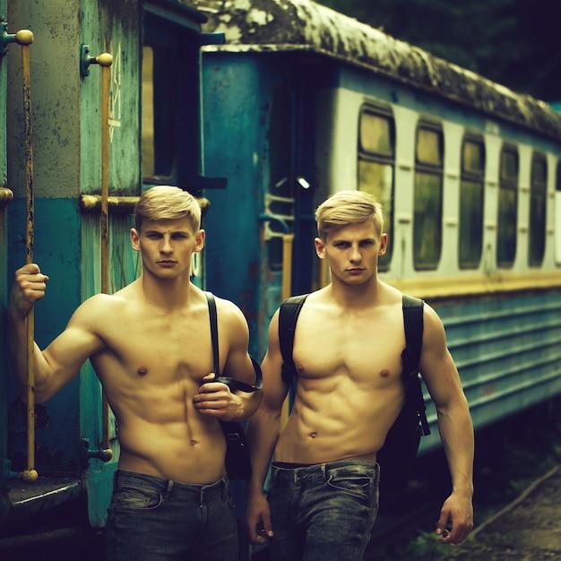 Ex-olímpico reflete sobre sua capa ousada e sua importância como aliado da comunidade queer