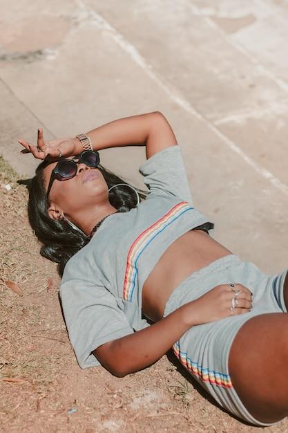 Rihanna celebra curvas e corpo em transformação com estilo único 1 Ícone pop fala sobre corpo ‘flutuante’ e como escolhe roupas que valorizam suas curvas naturais