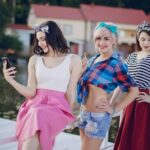 Estrela do Giggly Squad arrasa com look inspirado em Madonna e conquista Podcast do Ano