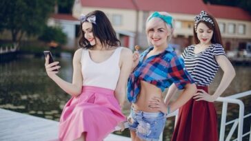 Estrela do Giggly Squad arrasa com look inspirado em Madonna e conquista Podcast do Ano