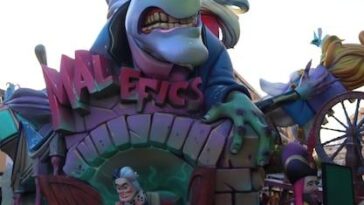 Cantora americana desafia padrões e conquista o público LGBTQIA+ com hits independentes e identidade drag