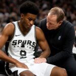 Spurs enfrentam desfalque de Stephon Castle por lesão no quadril 13 Guarda titular do San Antonio Spurs está fora após sentir desconforto no quadril antes do jogo