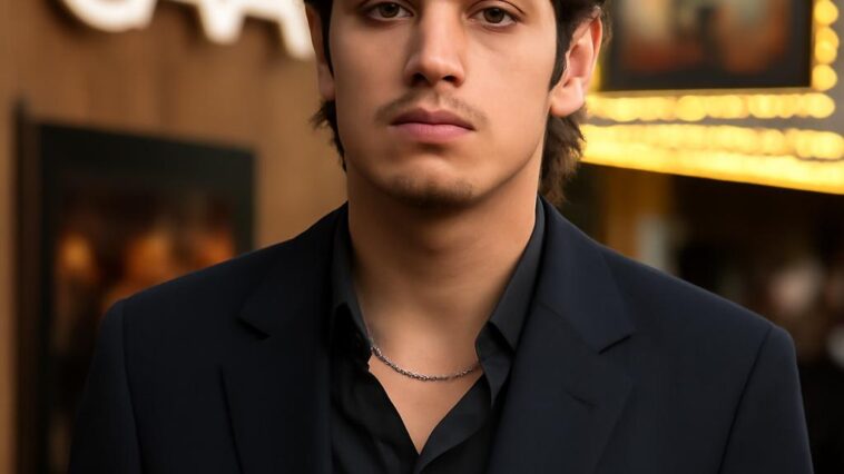 Artista queer e indicado ao Grammy conquista espaço em Hollywood e renova representatividade LGBTQIA+