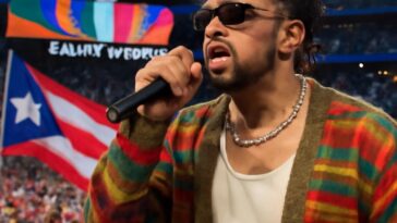 Performance histórica e em espanhol do ícone porto-riquenho celebra identidade e luta da comunidade latina nos EUA