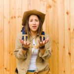 Com ingressos esgotados, a artista entrega performance vibrante que conecta música e diversidade no festival