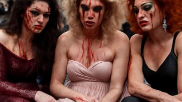 Quatro suspeitos de ataque a drag queens em bar de Angers terão julgamento postergado para janeiro de 2027