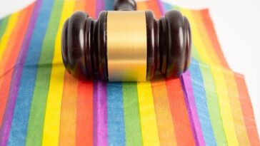 Tribunal do Rio determina multa de R$ 100 mil que será revertida para políticas contra discriminação LGBT+