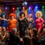 Evento celebra diversidade e arte drag com performances vibrantes e muita participação do público