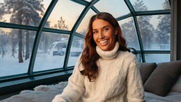 Cantora vive experiência única na neve com amigos, esqui e possível aurora boreal