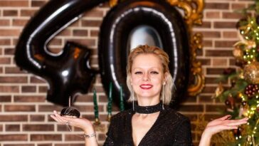 Dos looks excêntricos ao estilo clássico, Lady Gaga inspira e empodera a comunidade LGBTQIA+ com sua reinvenção constante