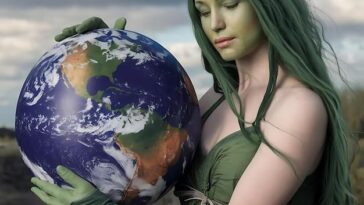 De Broadway às paradas mundiais, Ariana Grande se tornou uma voz poderosa e referência para a comunidade LGBTQIA+