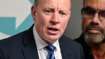 Malcolm Offord enfrenta críticas após minimizar reação à piada ofensiva contra parceiro do cantor