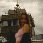 Segurança da cantora reage rápido após homem suspeito invadir seu quintal em Los Angeles