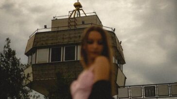 Segurança da cantora reage rápido após homem suspeito invadir seu quintal em Los Angeles