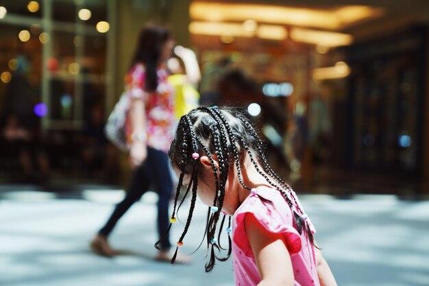 Babá do BBB 26 revela que patrão a repreendeu após coreografar 'Envolver' com os pequenos