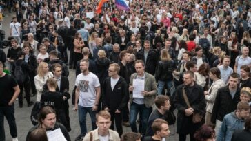 Nova legislação pune promoção de direitos LGBTQIA+ com multas, trabalho comunitário e prisão