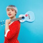 A rainha do pop que quebrou barreiras e inspira jovens LGBTQIA+ com sua autenticidade e ousadia.