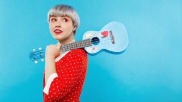 A rainha do pop que quebrou barreiras e inspira jovens LGBTQIA+ com sua autenticidade e ousadia.