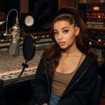 Cantora compartilha bastidores que aumentam a expectativa por novidades musicais