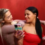 Colaboração inédita entre as divas da música latina promete agitar fãs com batida dançante e energia contagiante