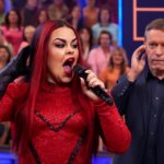 Cantora transforma festa do reality em show vibrante e vive a experiência dos confinados