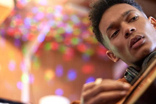 Cantora promete show marcante com parceria inédita e música surpresa no programa icônico dos EUA